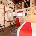 Dimora Storica Vicino A Ponte Vecchio E Uffizi Lägenhet *